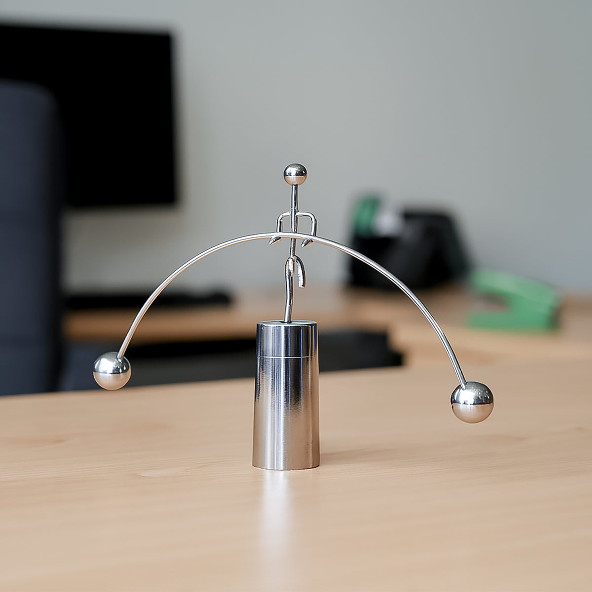 HindCraft Kinetic Balance Desk Toy with Swinging Metal Balls for Office Décor