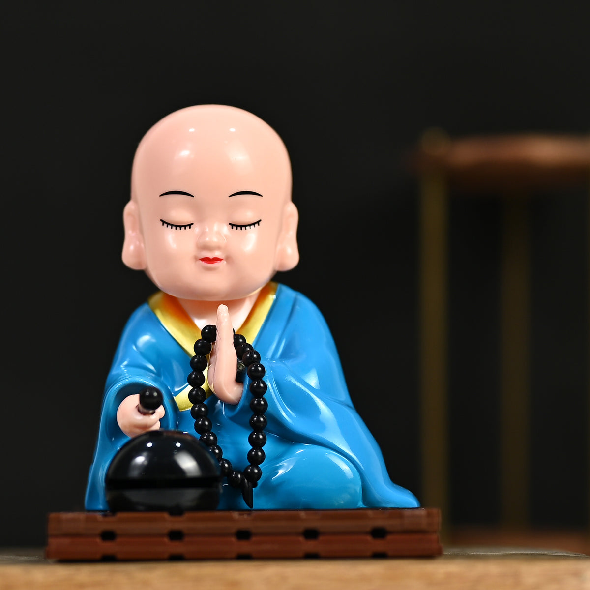 HindCraft Solar-Powered Blue Namaste Monk Showpiece with Prayer Beads for Home, Office & Car Dashboard Décor